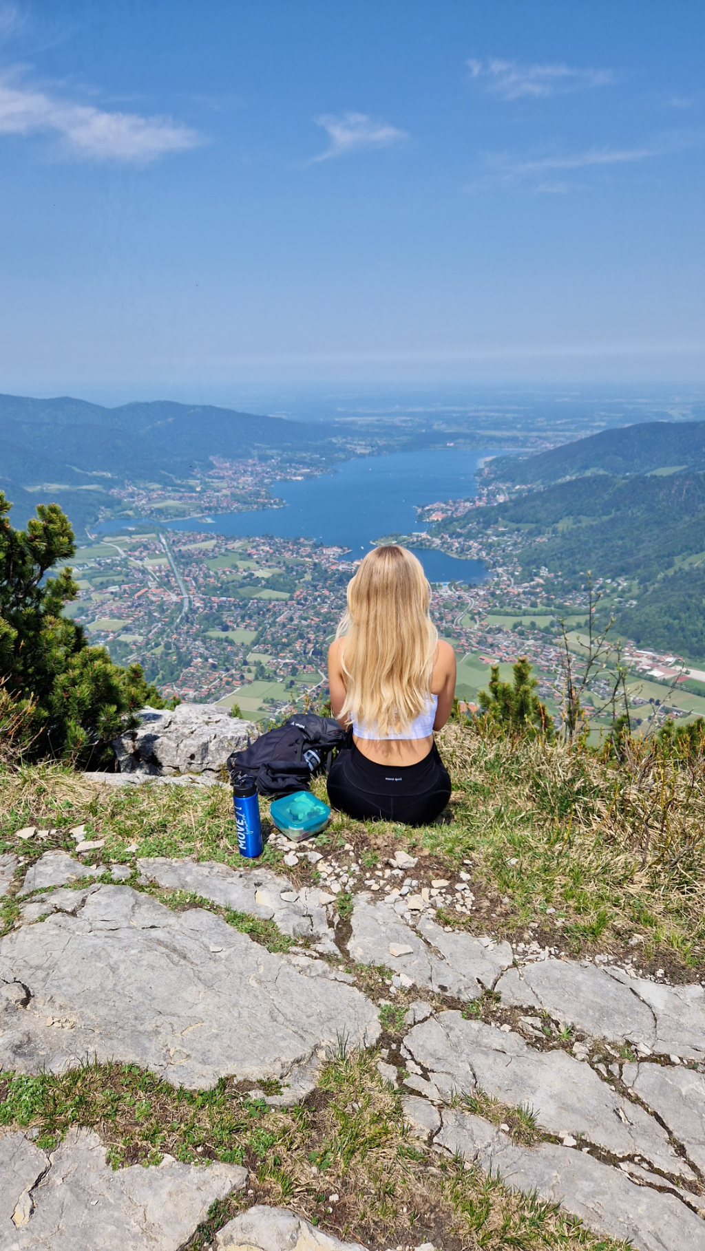 Blick vom Wallberg Gipfelkreuz auf den Tegernsee