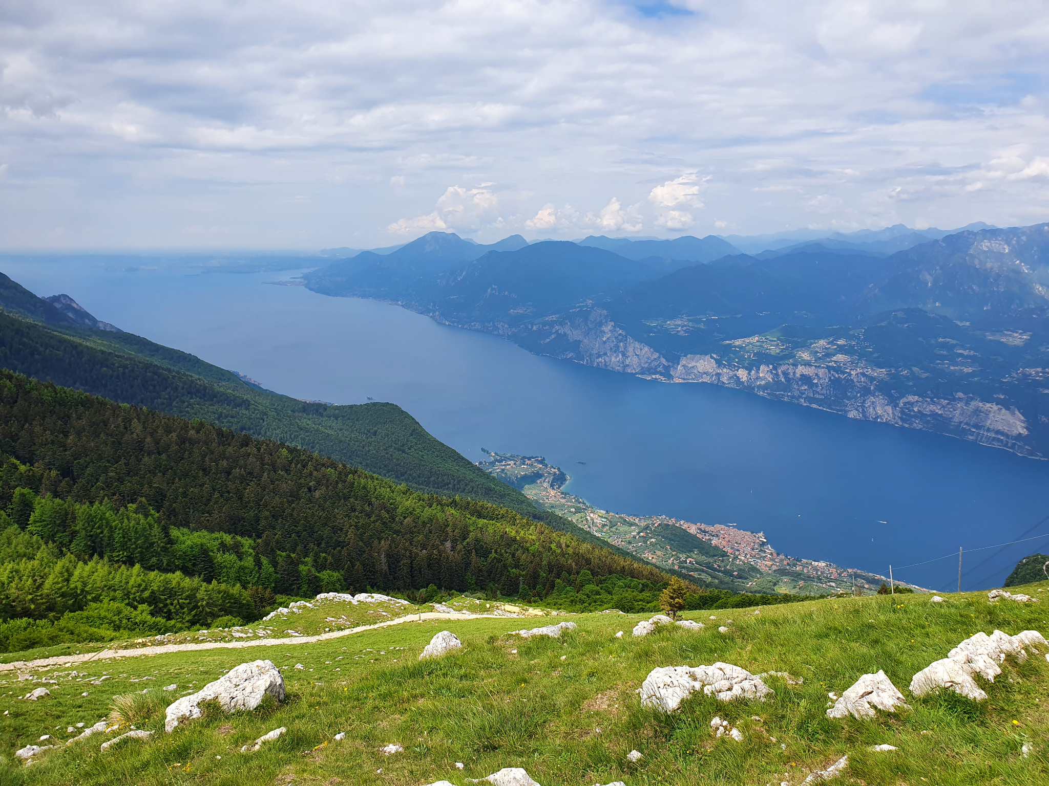 Ausblick auf Gardasee von Bergstation